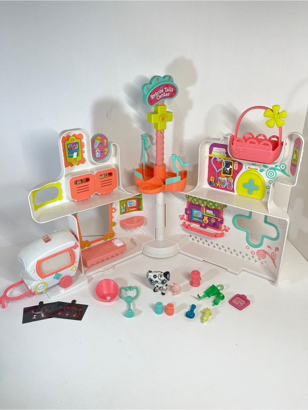 Littlest Pet Shop LPS Rescue Tails Centre Playset Hospital #1613 Dalmatian Dog